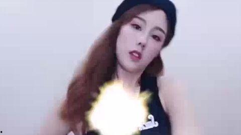 美女主播做家务